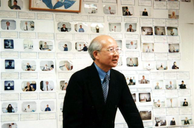 �������J���{�W�A��g�F�~�[���[�g�E������